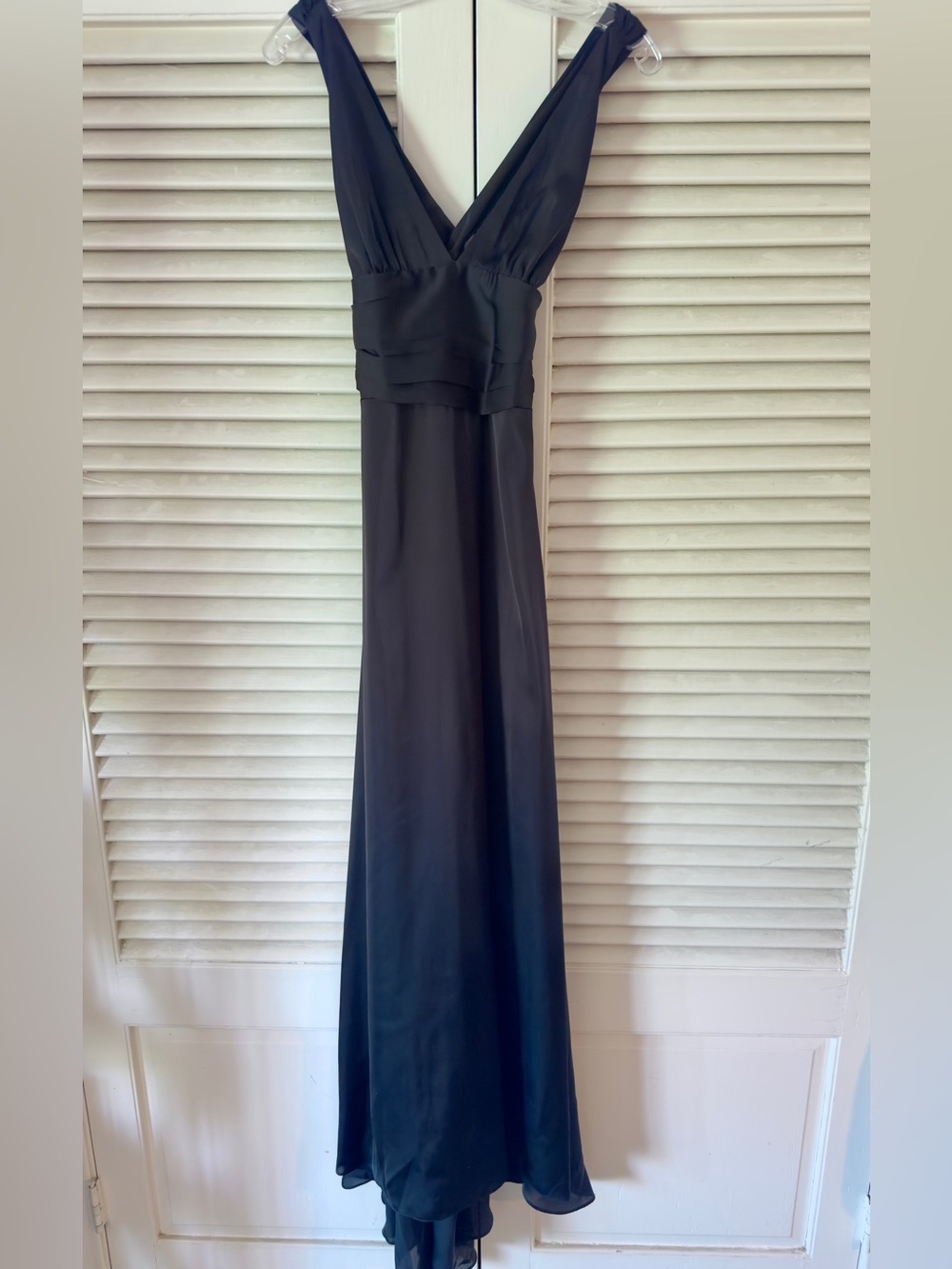 NWT BLACK POLY SATIN SLEEVELESS GOWN WITH MINI-TRAIN FROM EVER PRETTY SIZE 4